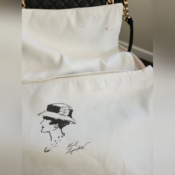 CHANEL Caviar Quilted Medium Boy Flap Black - Picture 6 of 15